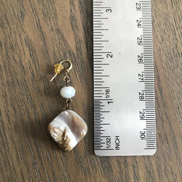 🌸 Necklace & Earring Set – Thick Shell – Like New - Picture 3 of 12